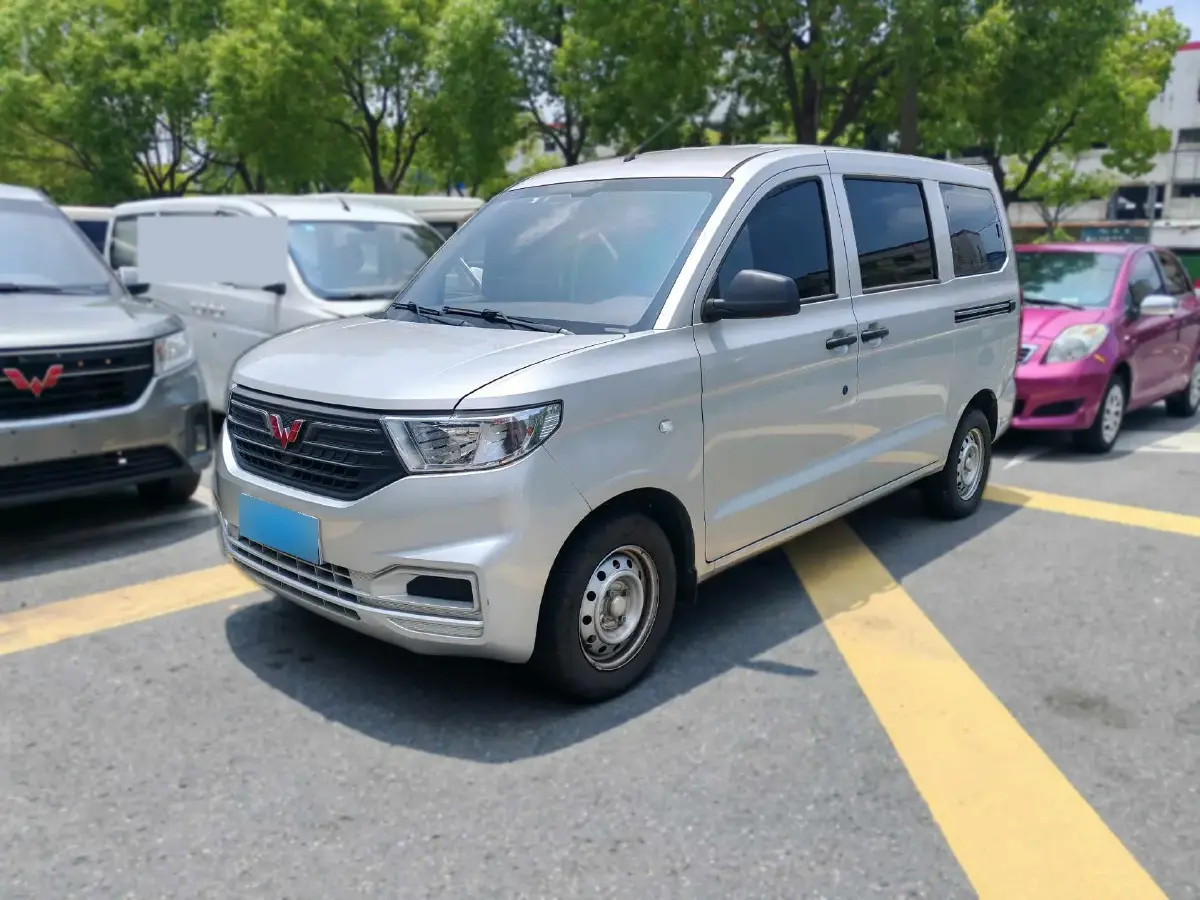 2022 WuLing HongGuang V 1.5L 99HP L4 6MT