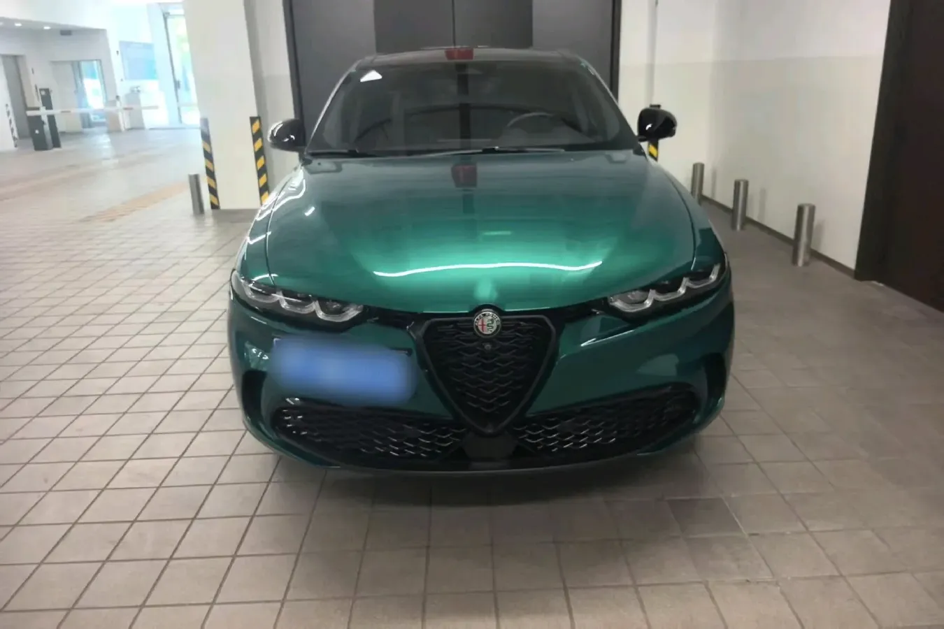 2024 Alfa Romeo Tonale 2.0T 268HP L4 9AT,autocango,china used car exporter,china ev exporter,chinese used car exporter,chinese used ev exporter