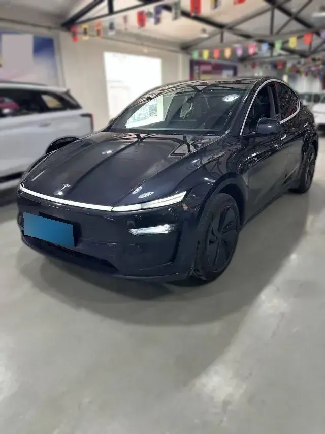 2025 Tesla Model Y BEV 62.5KWH