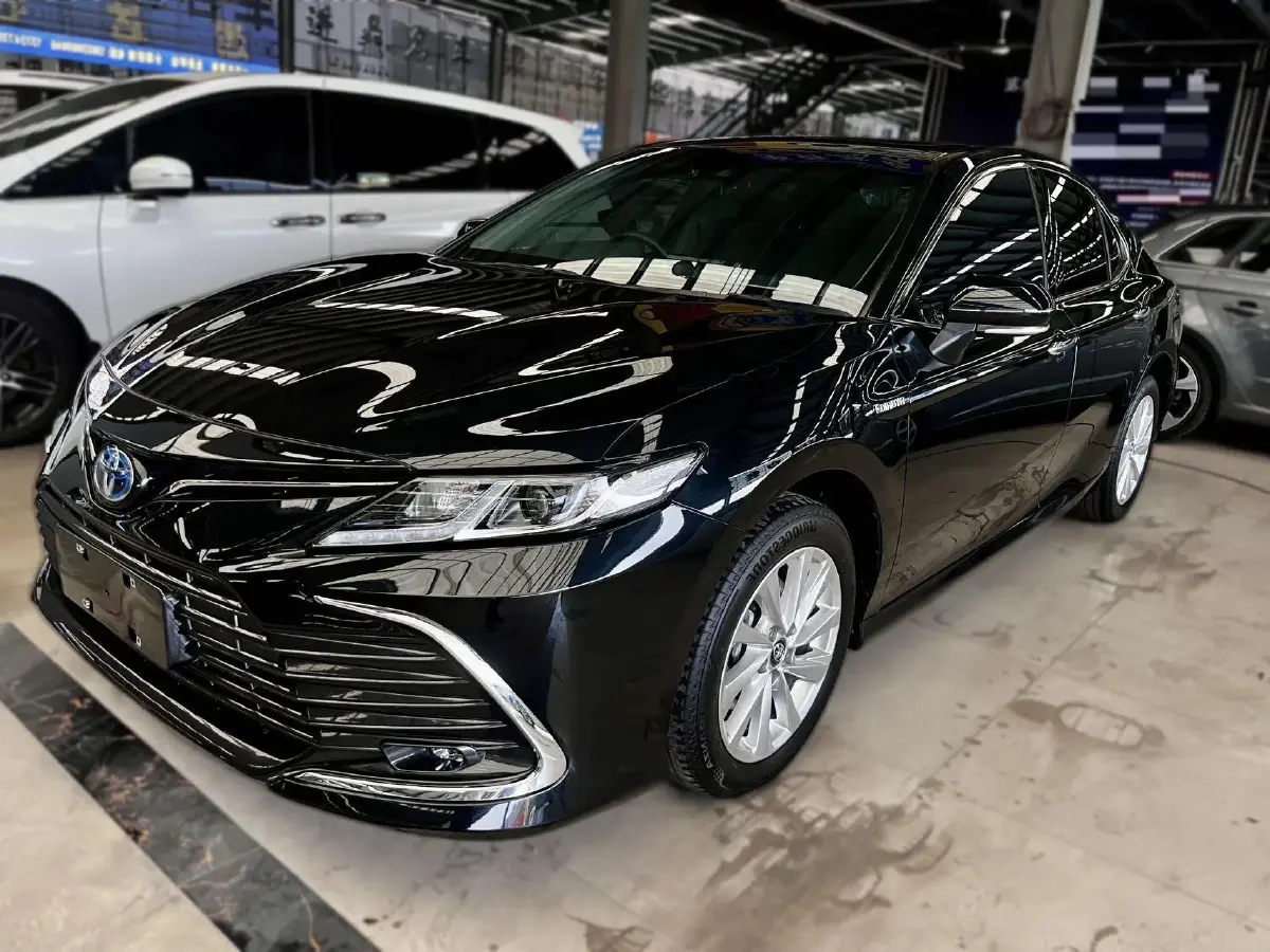 2023 Toyota Camry 2.5L 178HP L4 E-CVT Hybrid