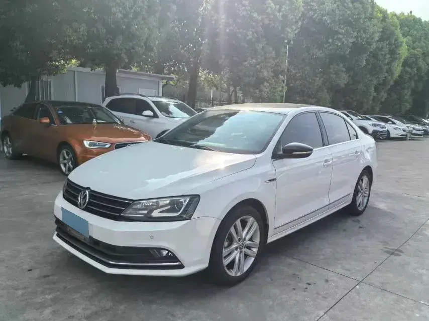 2018 Volkswagen Sagitar 1.4T 150HP L4 7DCT