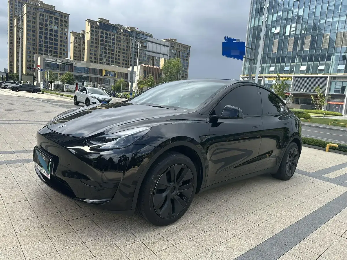 2023 Tesla Model Y BEV 60KWH