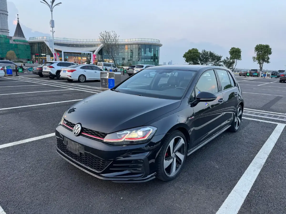 2019 Volkswagen GolfGTI 2.0T 220HP L4 7DCT