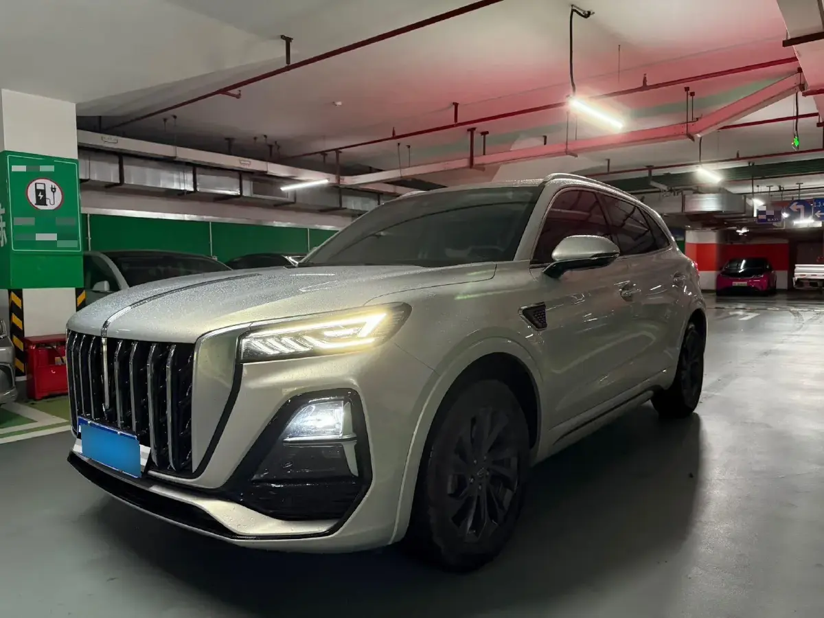 2023 HongQi HS5 2.0T 252HP L4 8AT