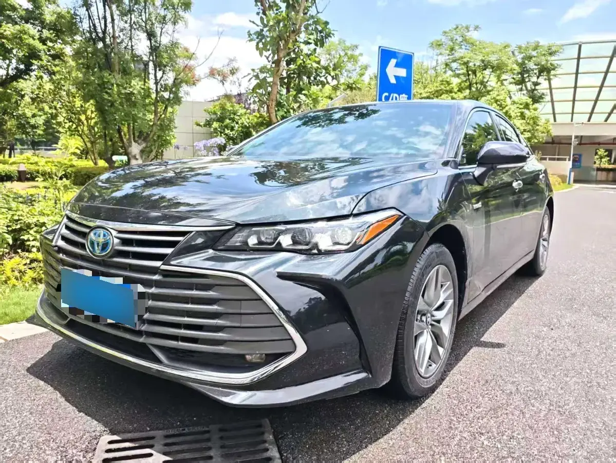 2022 Toyota Avalon 2.5L 178HP L4 E-CVT Hybrid