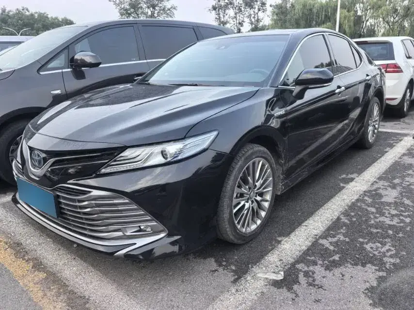 2019 Toyota Camry 2.5L 178HP L4 E-CVT Hybrid