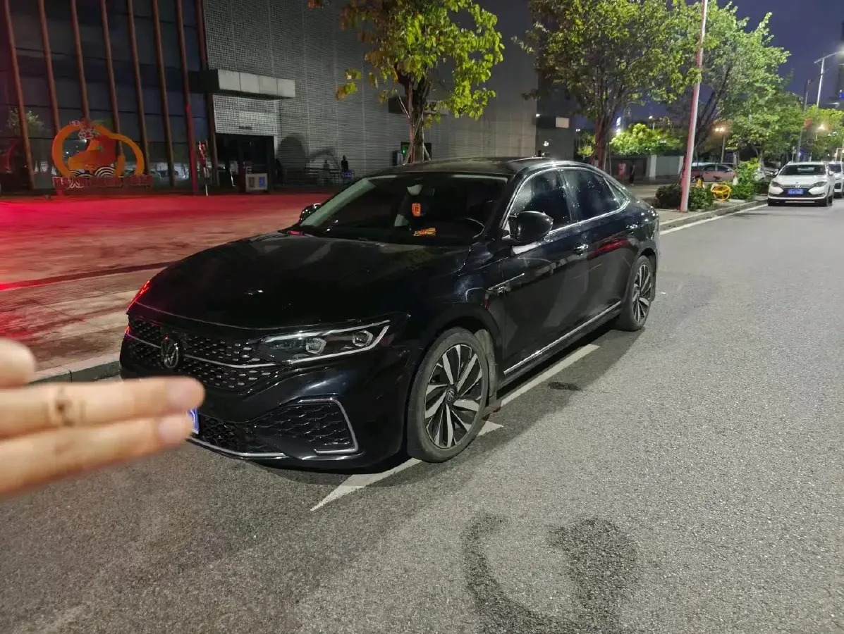 2021 Volkswagen Passat 2.0T 186HP L4 7DCT