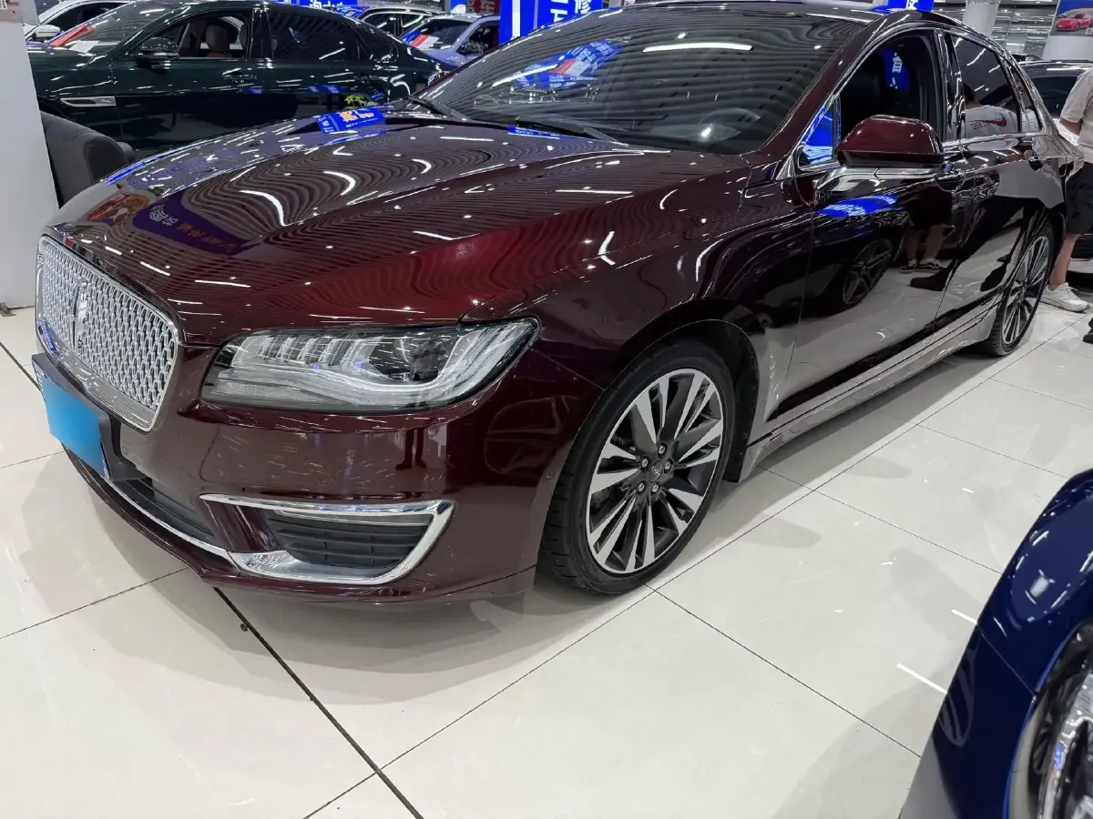 2017 Lincoln MKZ 2.0L 137HP L4 E-CVT Hybrid