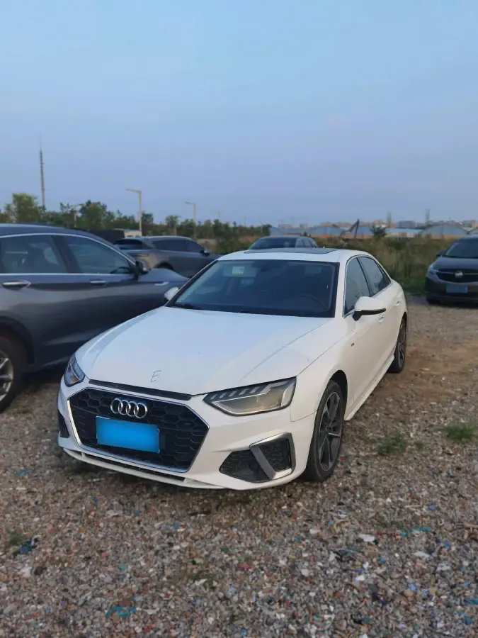 2022 Audi A4L 2.0T 190HP L4 7DCT