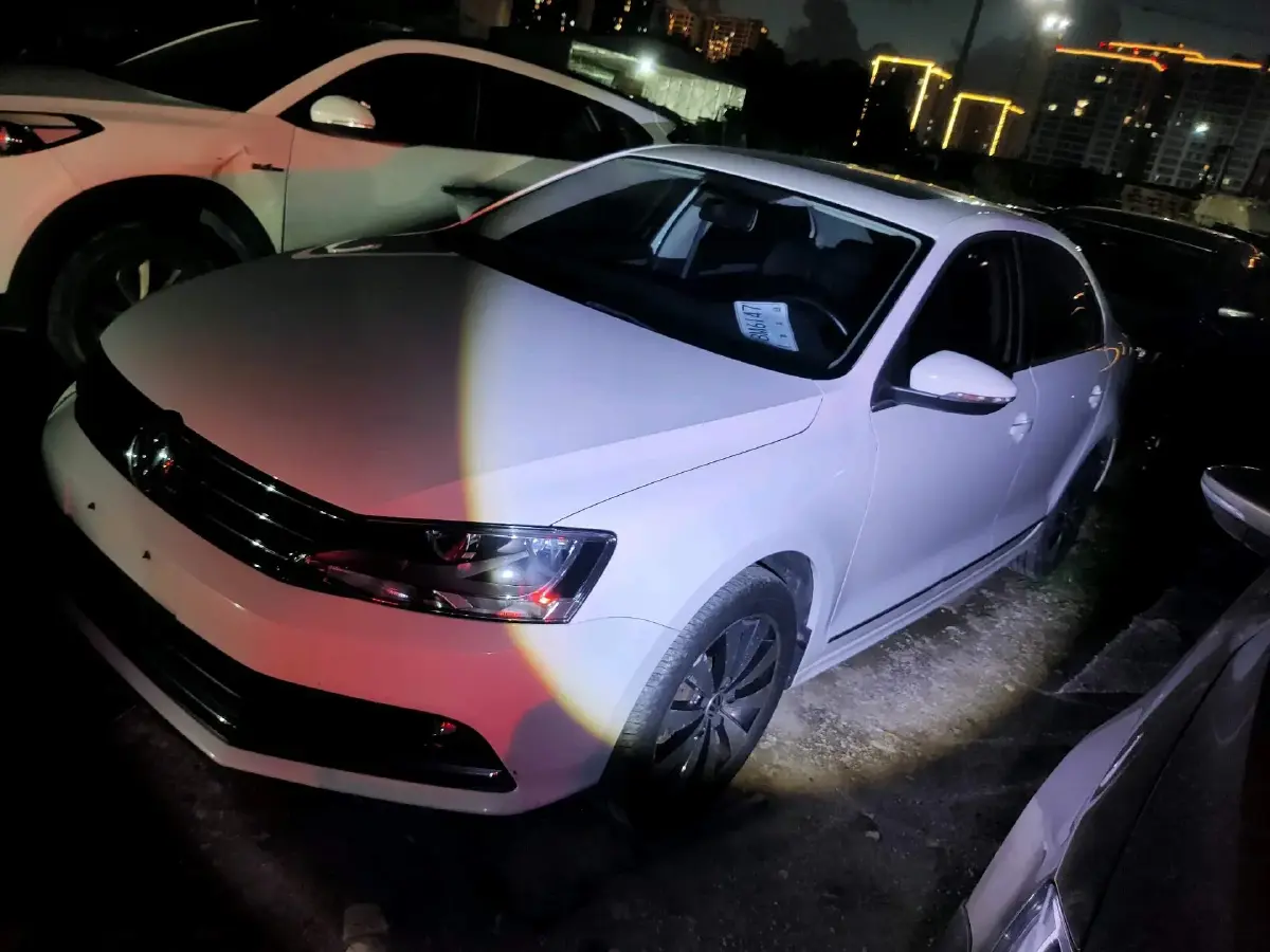 2018 Volkswagen Sagitar 1.4T 150HP L4 7DCT