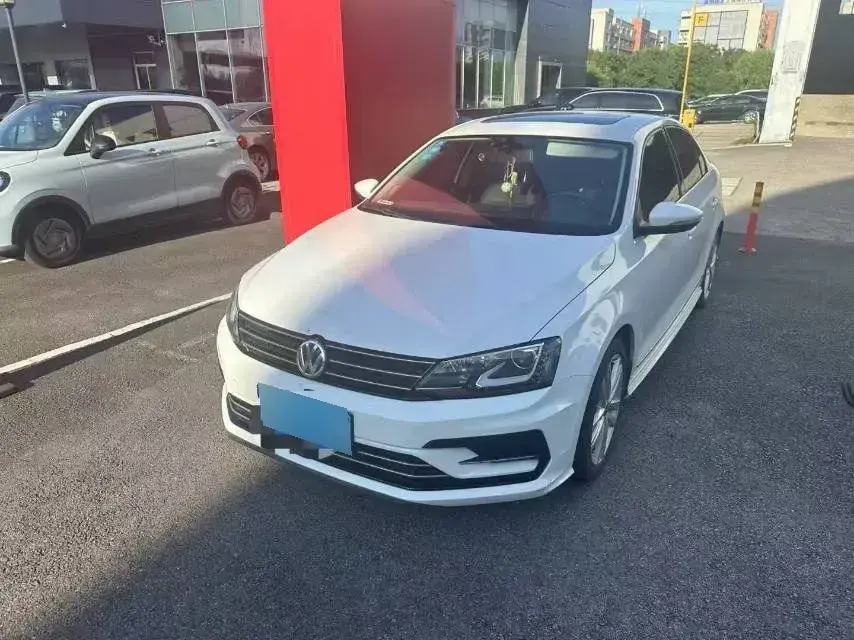 2018 Volkswagen Sagitar 1.4T 150HP L4 7DCT