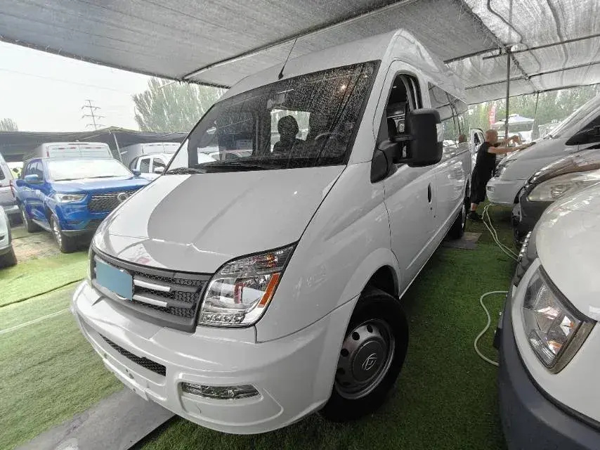 2023 MAXUS XinTu V80 2.0T 127HP L4 6MT