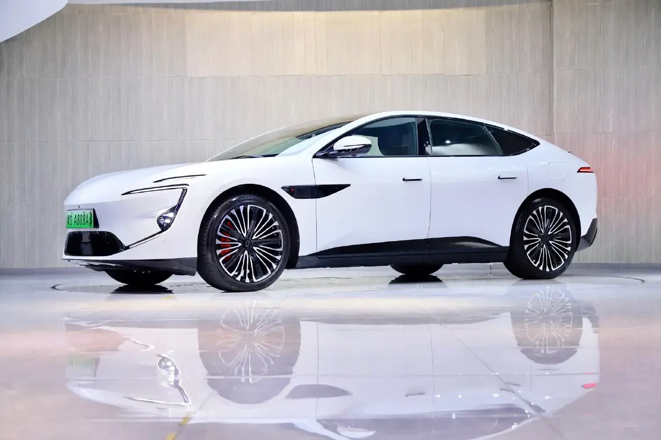 2025 Avatr 12 1.5T 156HP L4 REEV 39.05KWH