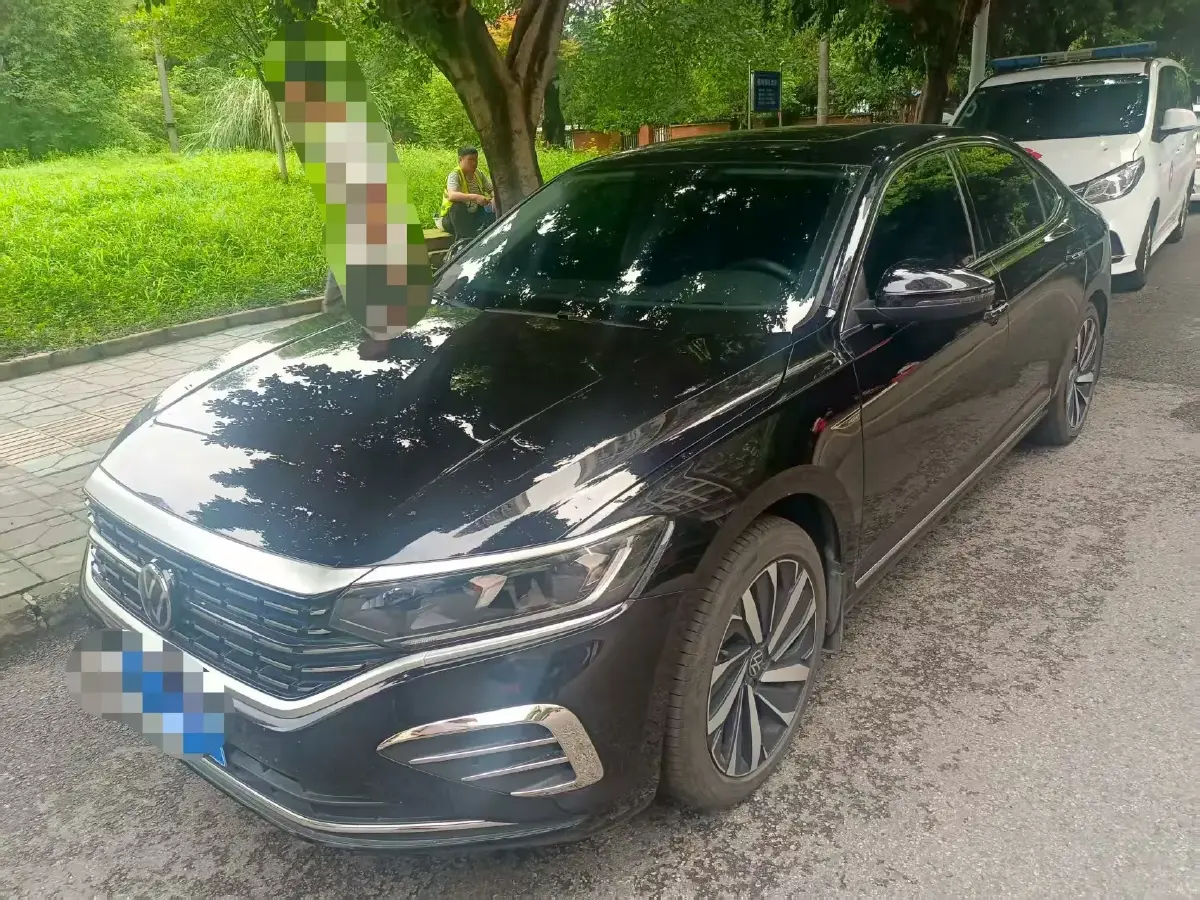 2024 Volkswagen Passat 2.0T 220HP L4 7DCT