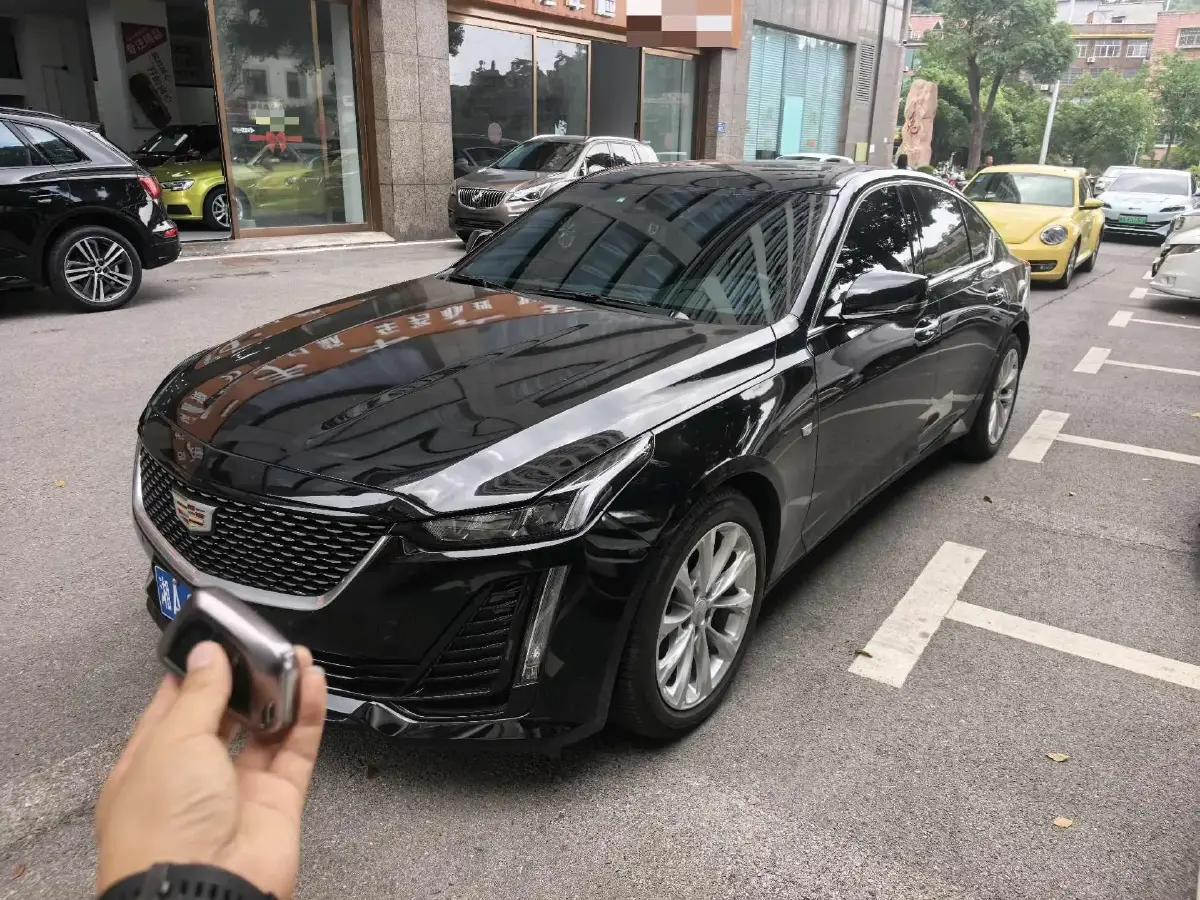 2023 Cadillac CT5 2.0T 237HP L4 10AT