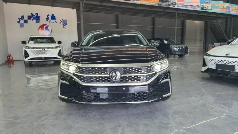 2024 Volkswagen Passat 2.0T 220HP L4 7DCT,autocango,china used car exporter,china ev exporter,chinese used car exporter,chinese used ev exporter