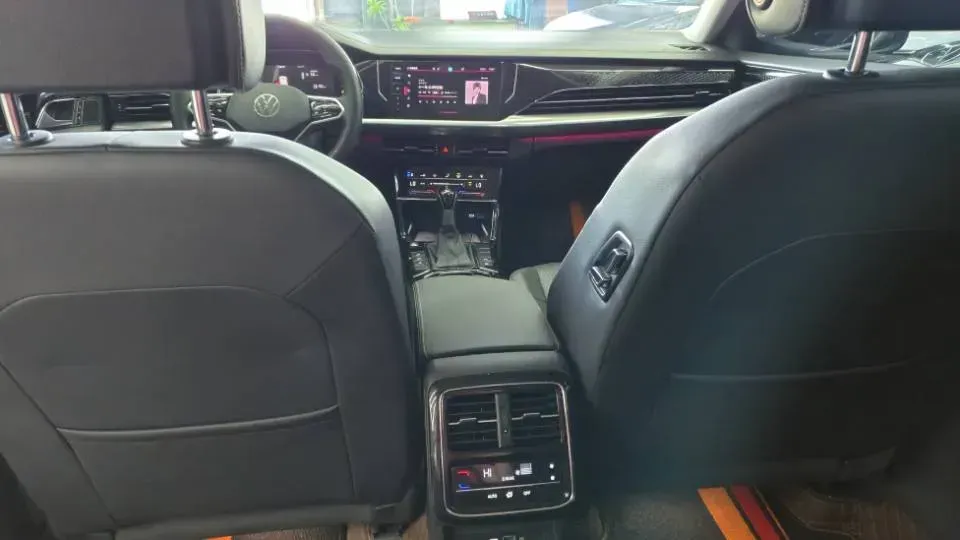 2024 Volkswagen Passat 2.0T 220HP L4 7DCT,autocango,china used car exporter,china ev exporter,chinese used car exporter,chinese used ev exporter