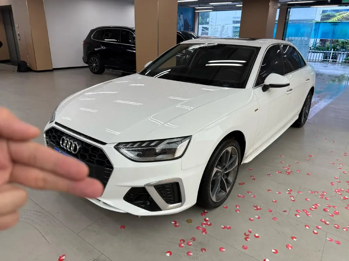 2022 Audi A4L 2.0T 190HP L4 7DCT