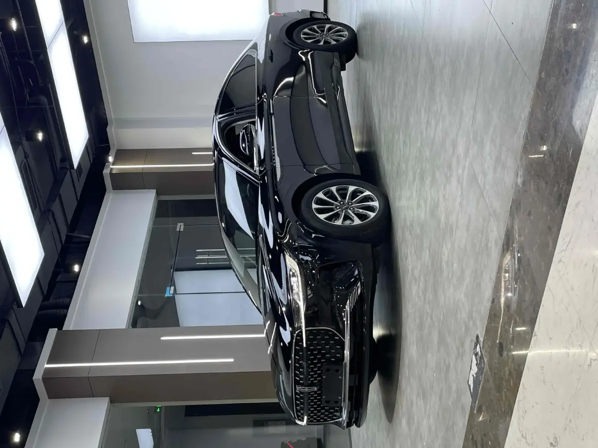 2025 Lincoln Z 2.0T 261HP L4 8AT