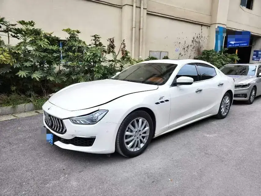 2022 Maserati Ghibli 2.0T 330HP L4 8AT