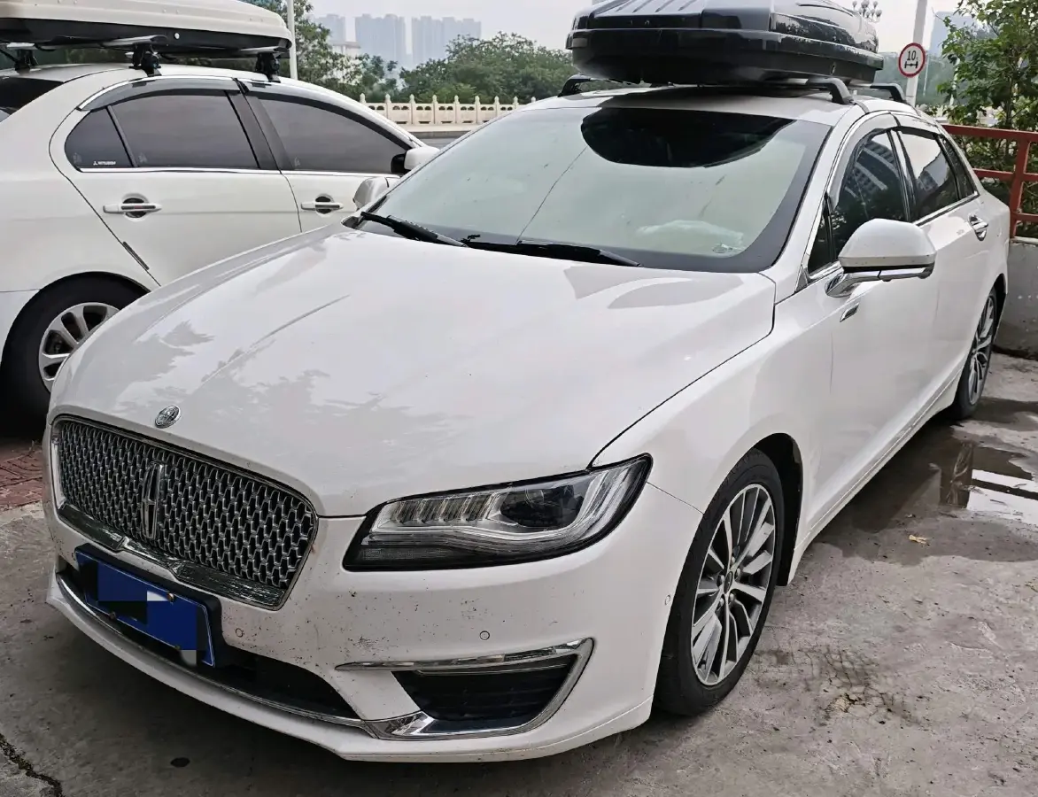 2019 Lincoln MKZ 2.0L 137HP L4 E-CVT Hybrid