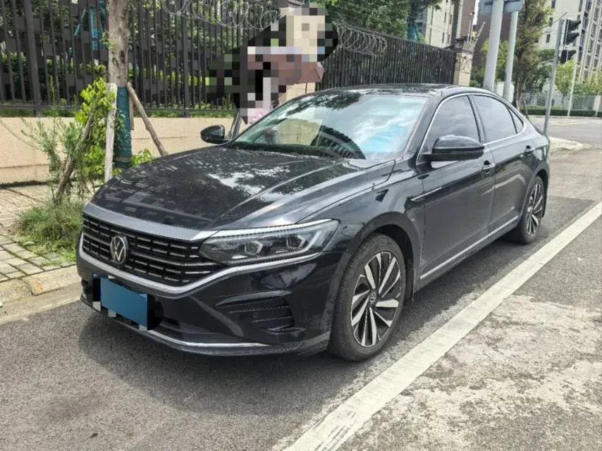 2023 Volkswagen Passat 2.0T 186HP L4 7DCT