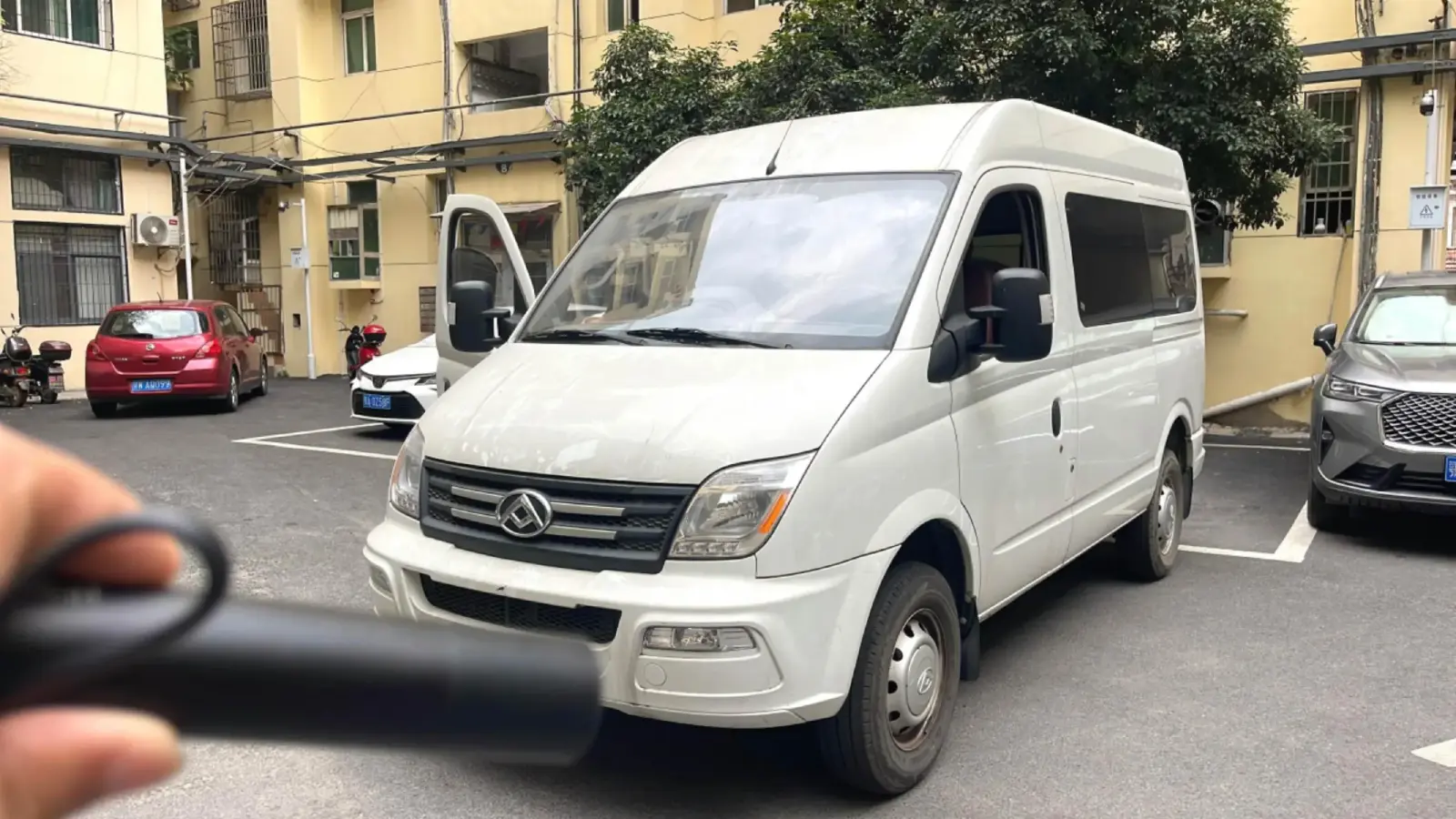 2021 MAXUS XinTu V80 2.0T 127HP L4 6MT