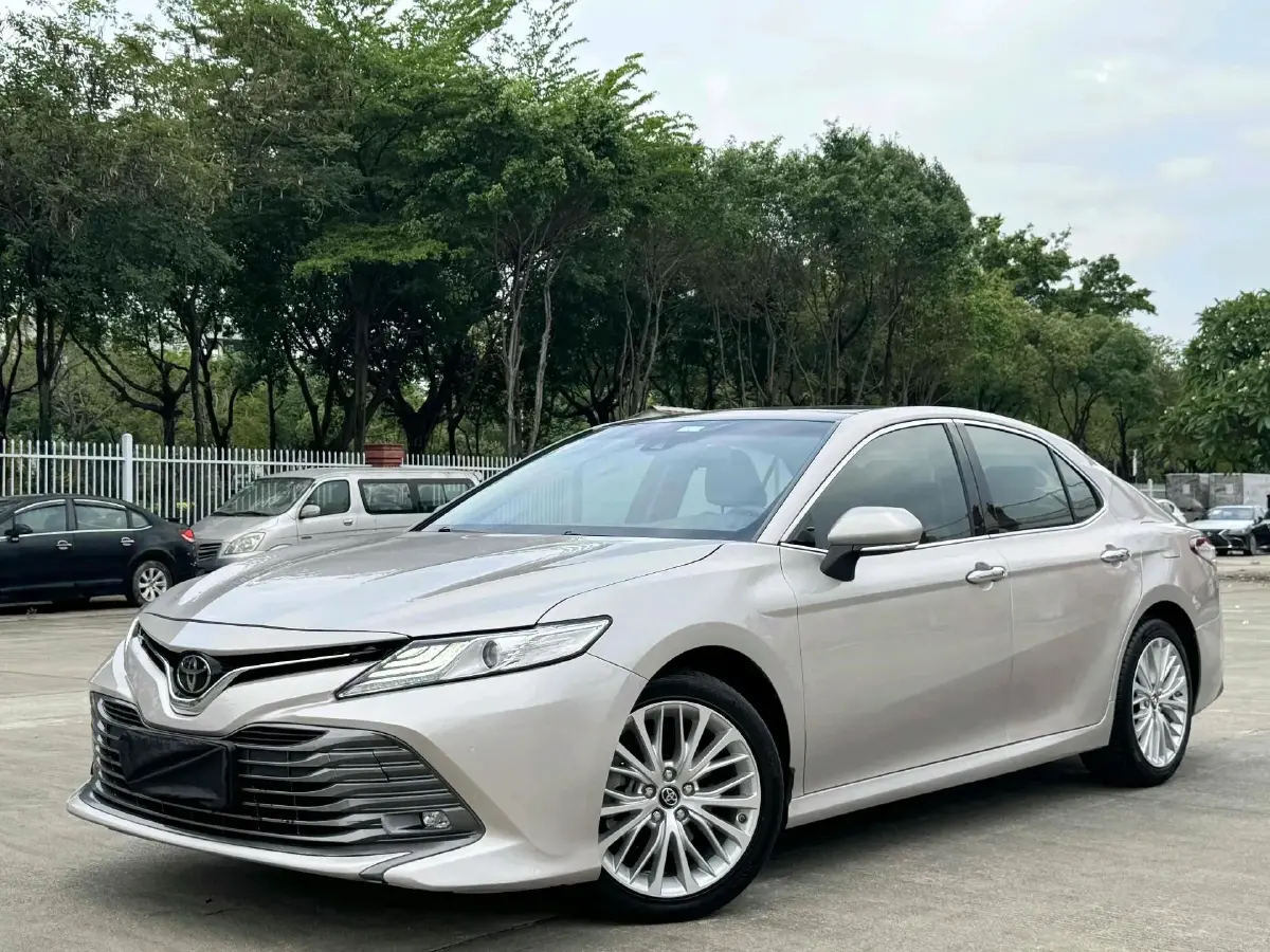 2019 Toyota Camry 2.5L 209HP L4 8AT