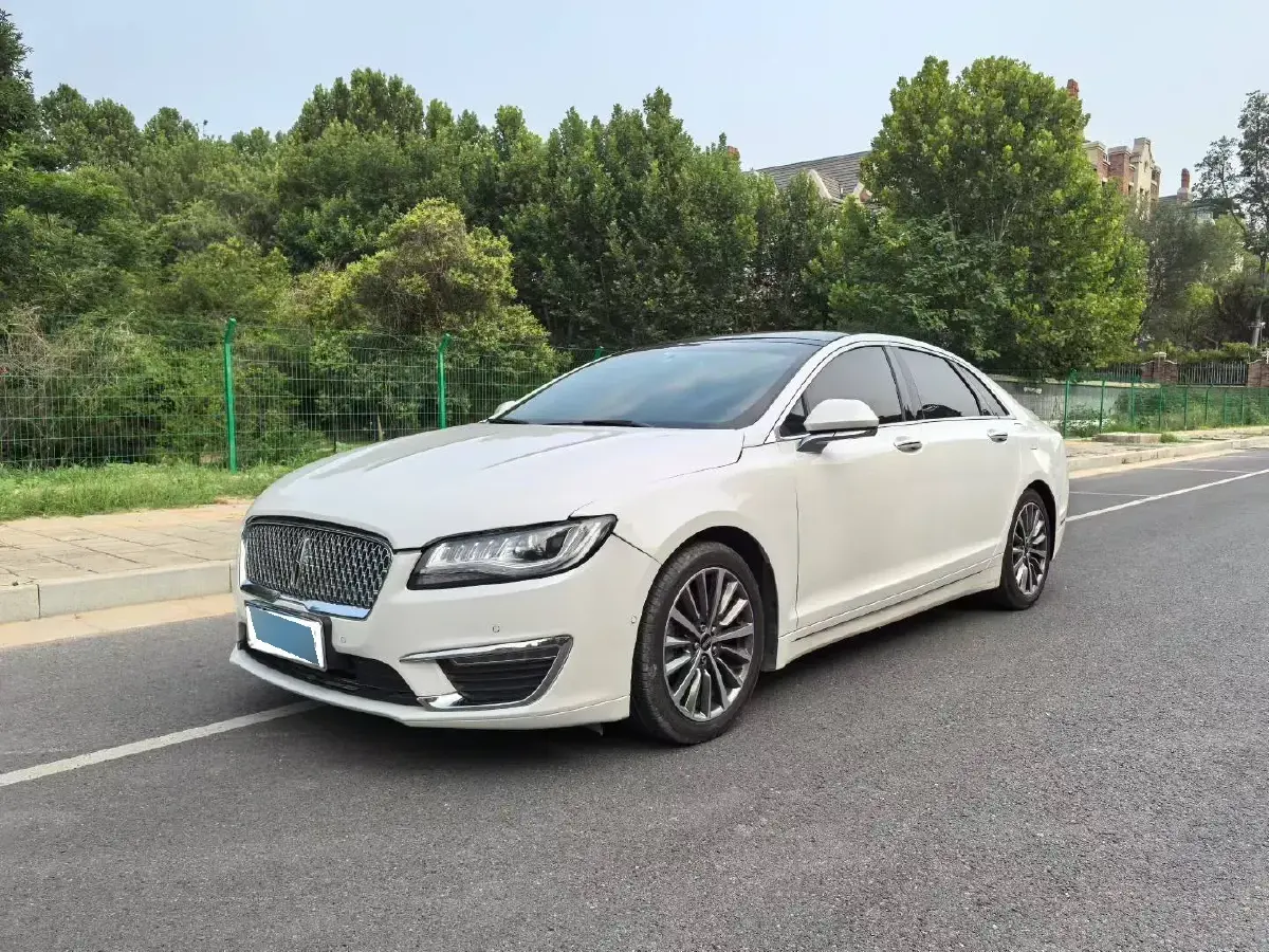 2019 Lincoln MKZ 2.0T 196HP L4 6AT