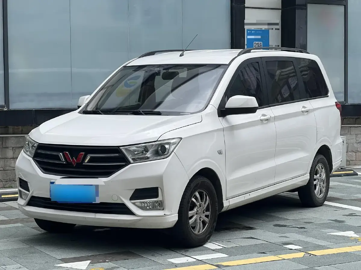 2019 WuLing HongGuang Plus 1.5T 147HP L4 6MT