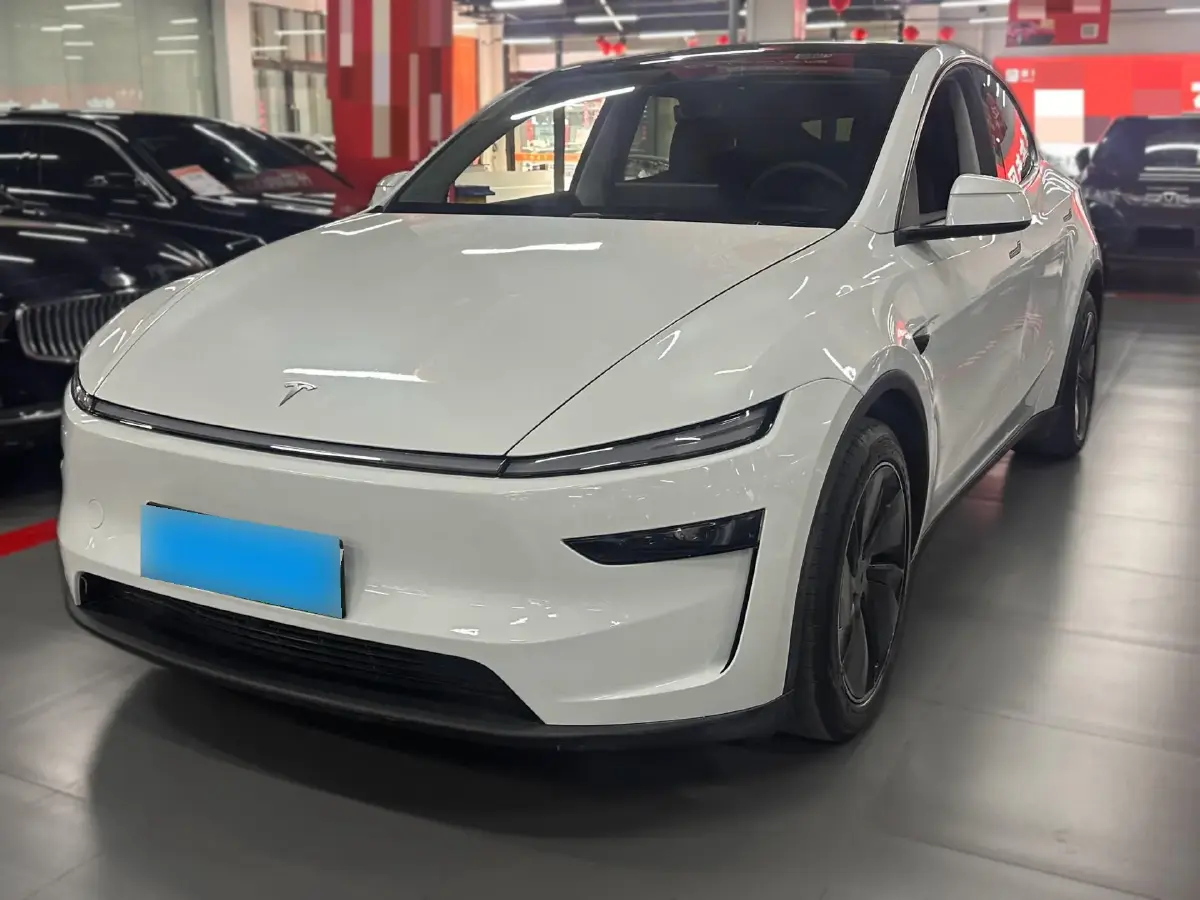 2025 Tesla Model Y BEV 62.5KWH