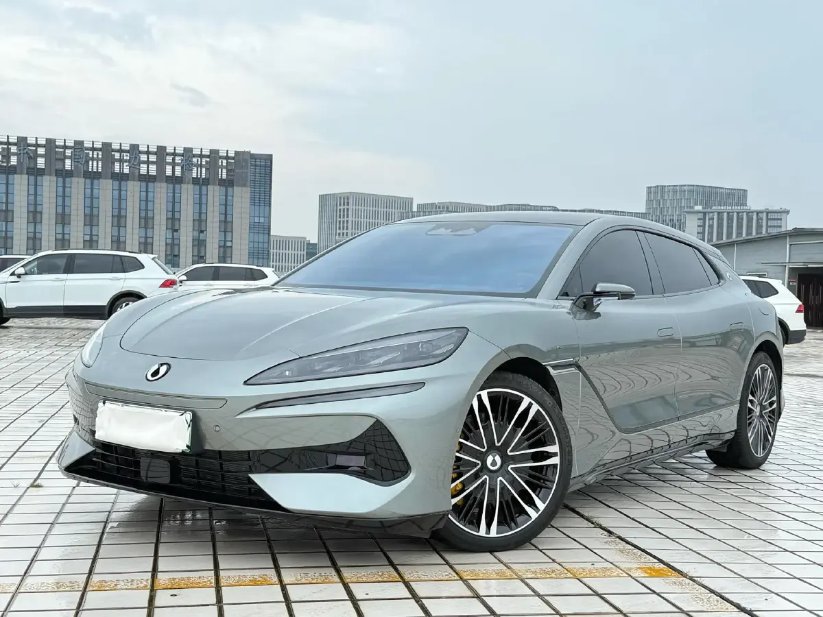 2024 Denza DenzaZ9GT 2.0T 207HP L4 E-CVT PHEV 38.5KWH