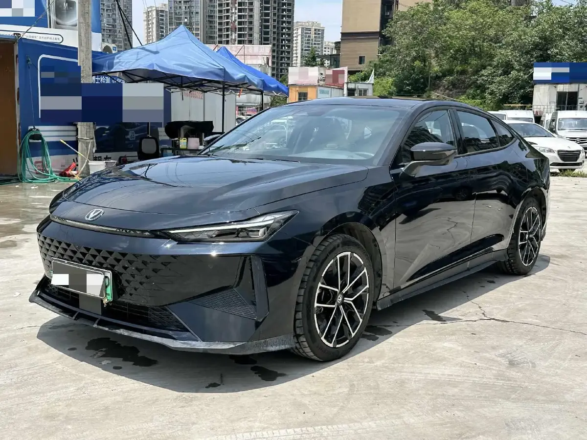 2024 ChangAn UNI-V iDD 1.5L 110HP L4 E-CVT PHEV 18.99KWH