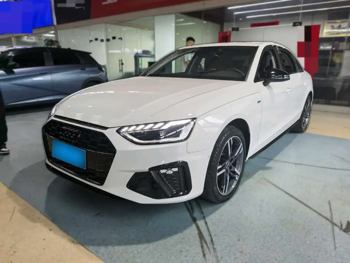 2022 Audi A4L 2.0T 190HP L4 7DCT