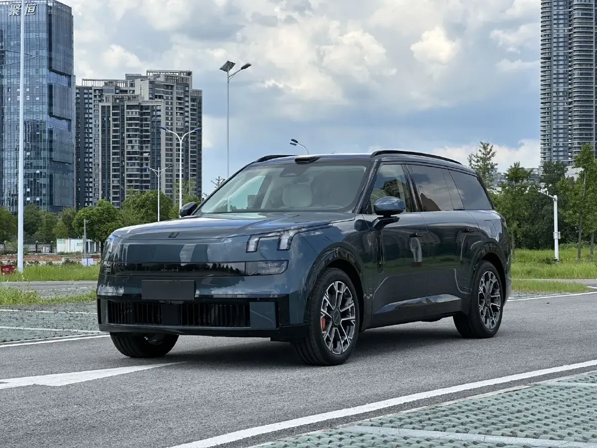 2025 LYNK&CO 900 2.0T 254HP L4 3DHT PHEV
