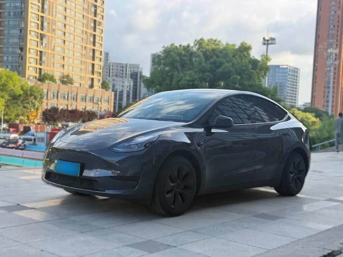 2024 Tesla Model Y BEV 60KWH