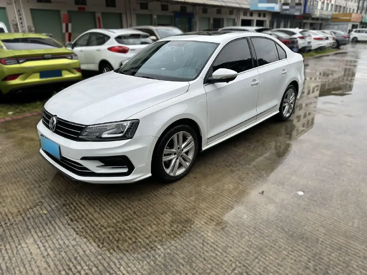 2018 Volkswagen Sagitar 1.4T 150HP L4 7DCT