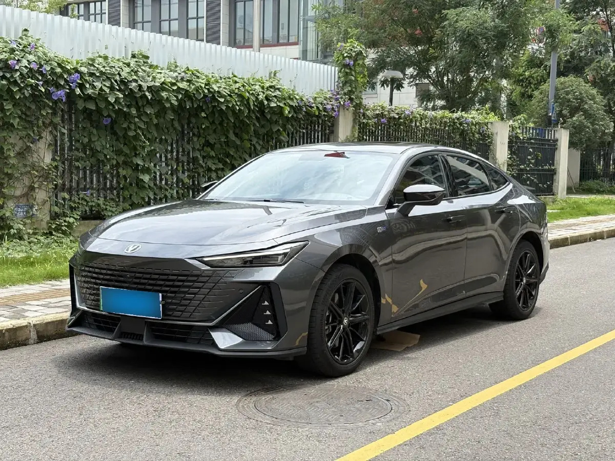 2023 ChangAn UNI-V iDD 1.5T 170HP L4 6TCT PHEV 18.4KWH