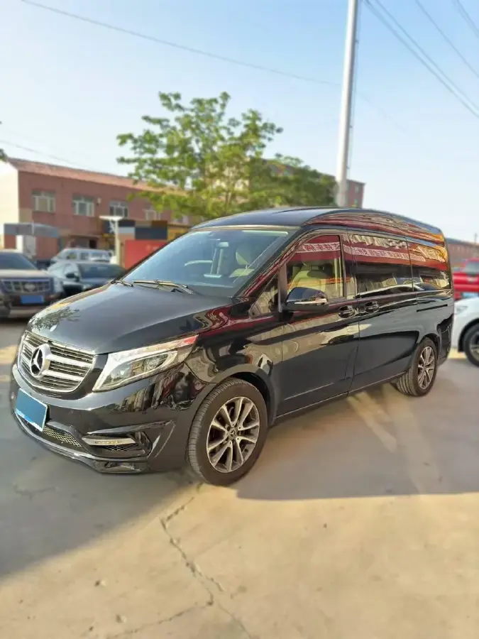 2017 Mercedes-Benz V Class 2.0T 211HP L4 7AT