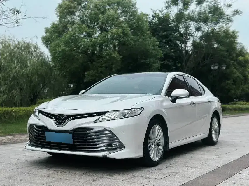 2019 Toyota Camry 2.5L 209HP L4 8AT