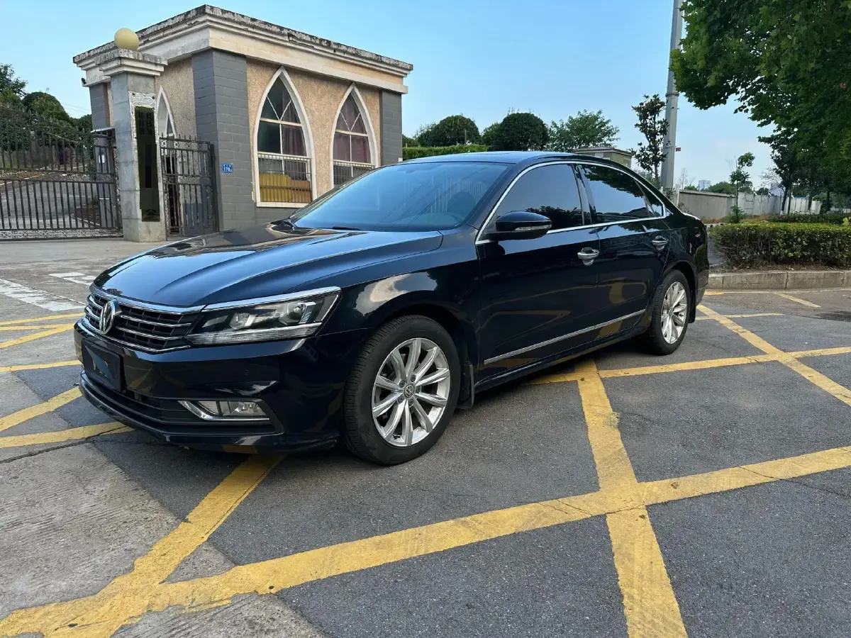 2017 Volkswagen Passat 1.8T 180HP L4 7DCT