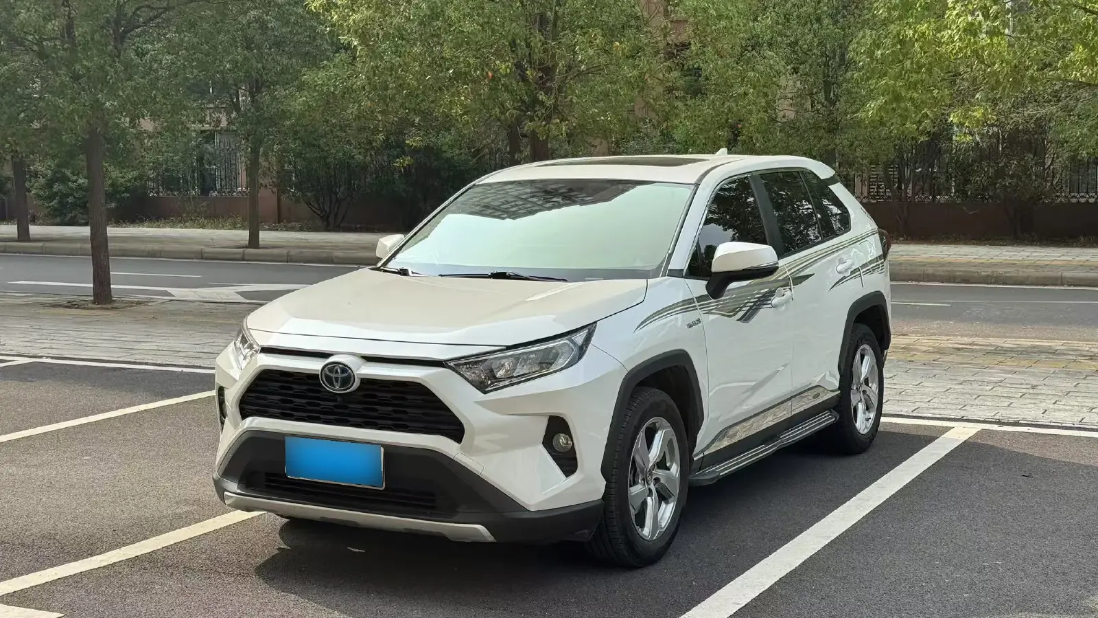 2020 Toyota RAV4 2.5L 178HP L4 E-CVT Hybrid
