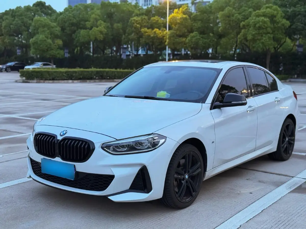 2022 BMW 1 Series 2.0T 192HP L4 7DCT