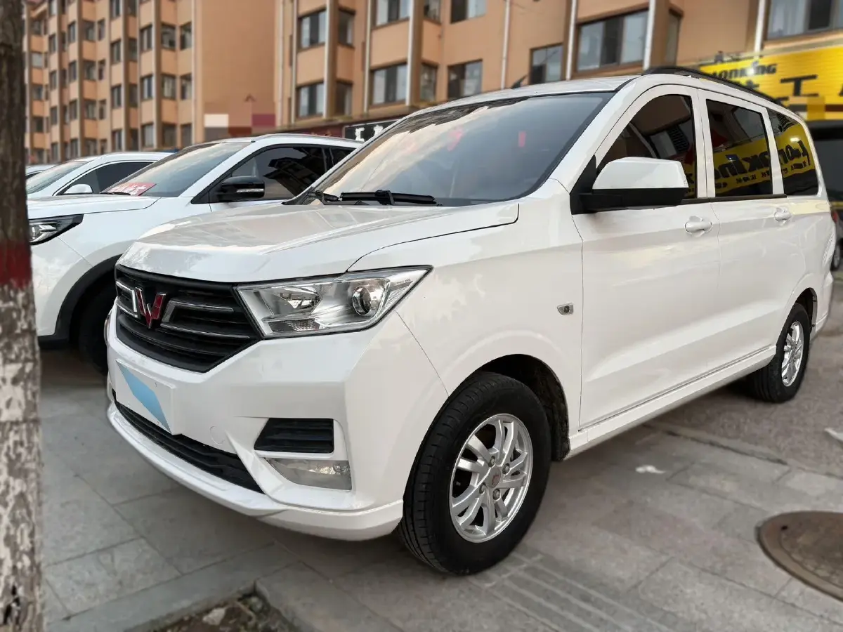 2019 WuLing HongGuang Plus 1.5T 147HP L4 6MT