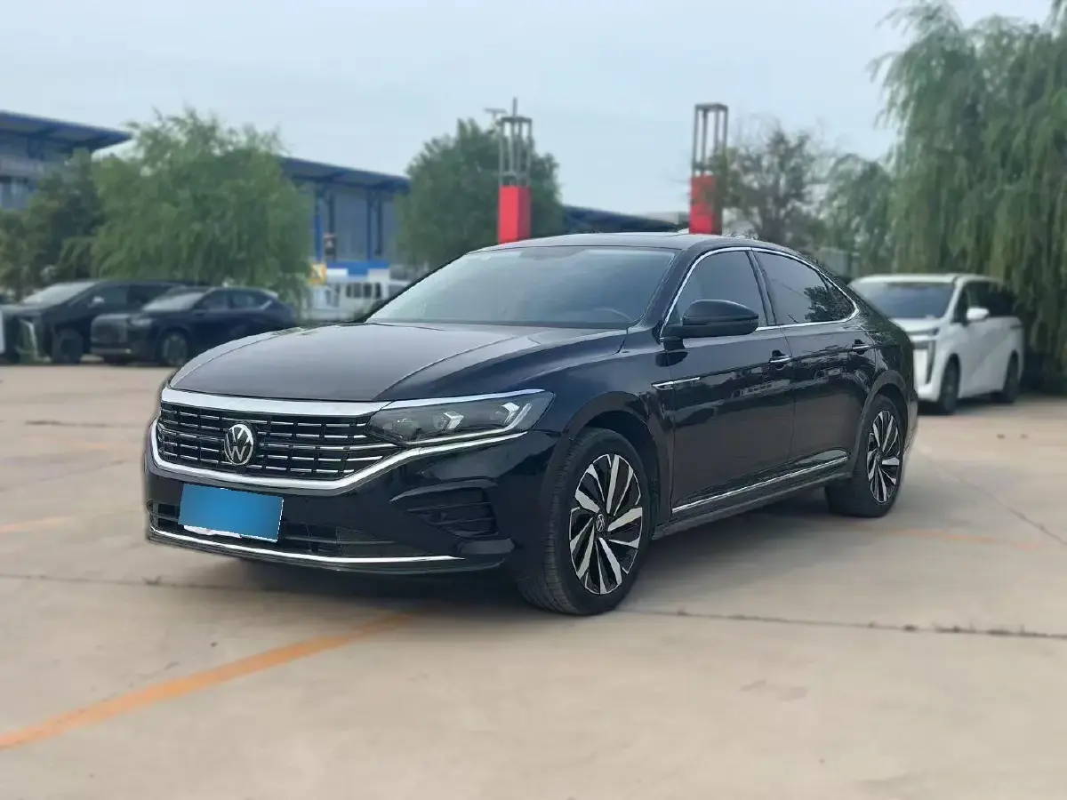 2023 Volkswagen Passat 2.0T 186HP L4 7DCT