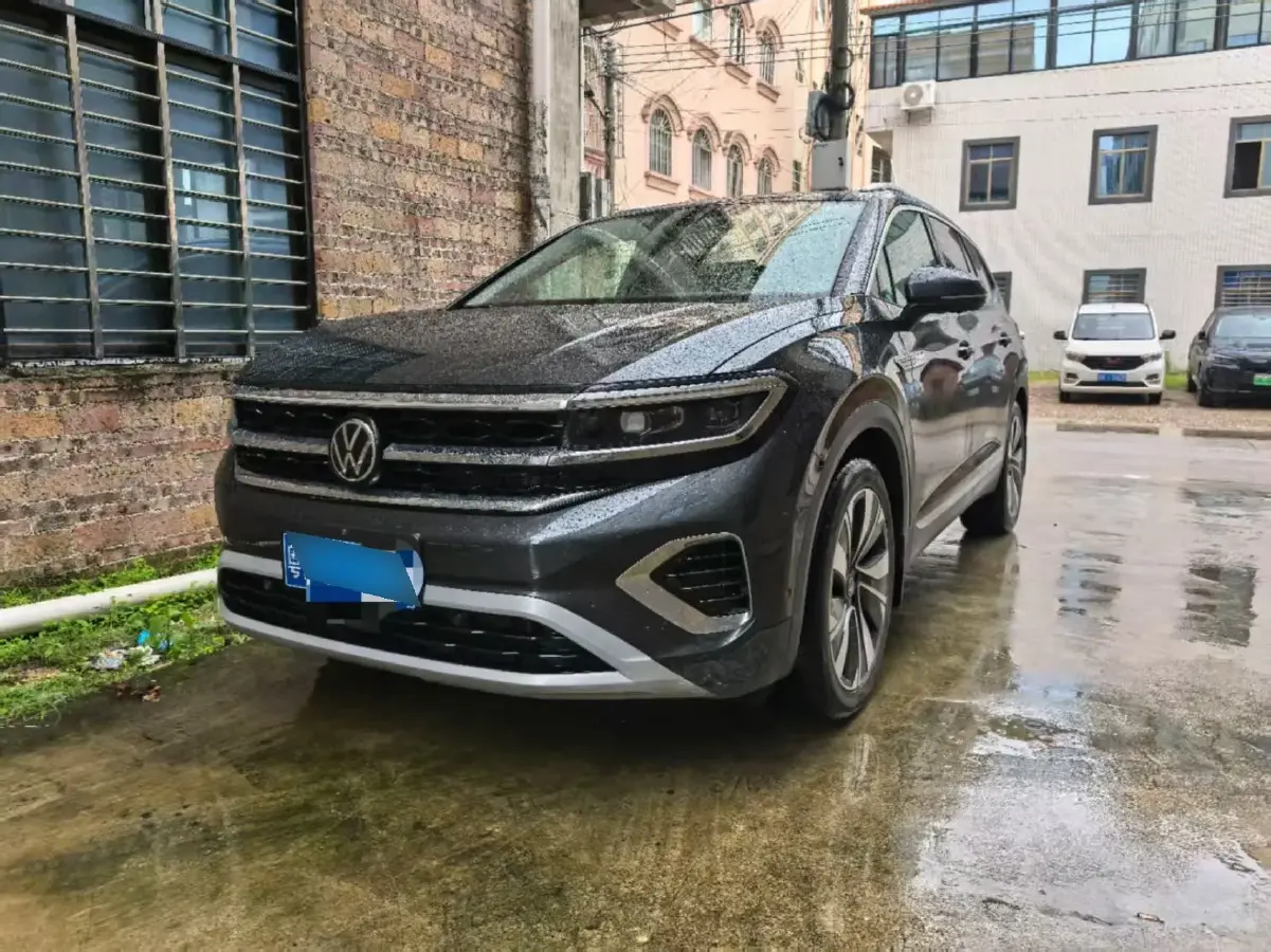 2023 Volkswagen Talagon 2.0T 220HP L4 7DCT