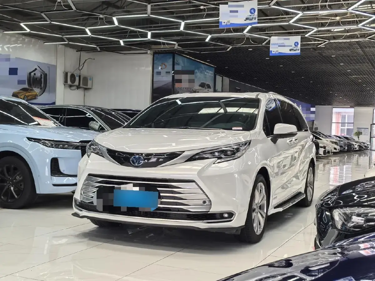 2023 Toyota Sienna 2.5L 189HP L4 E-CVT Hybrid