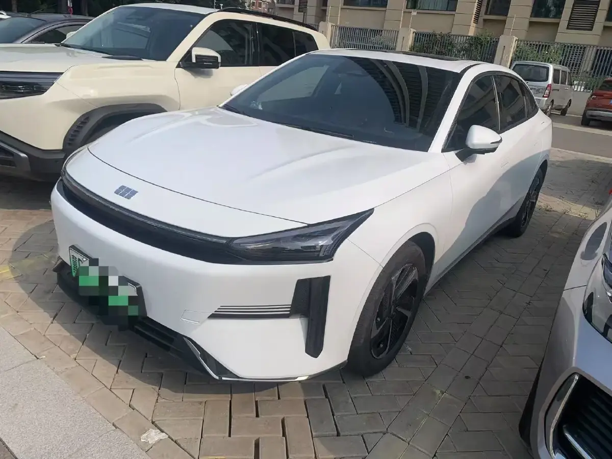 2024 Geely Galaxy L6 1.5T 163HP L4 3DHT PHEV