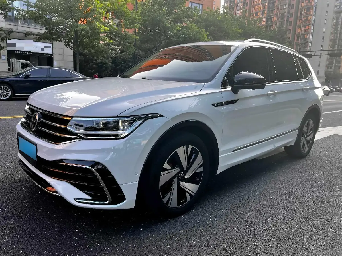 2023 Volkswagen Tiguan L 2.0T 186HP L4 7DCT