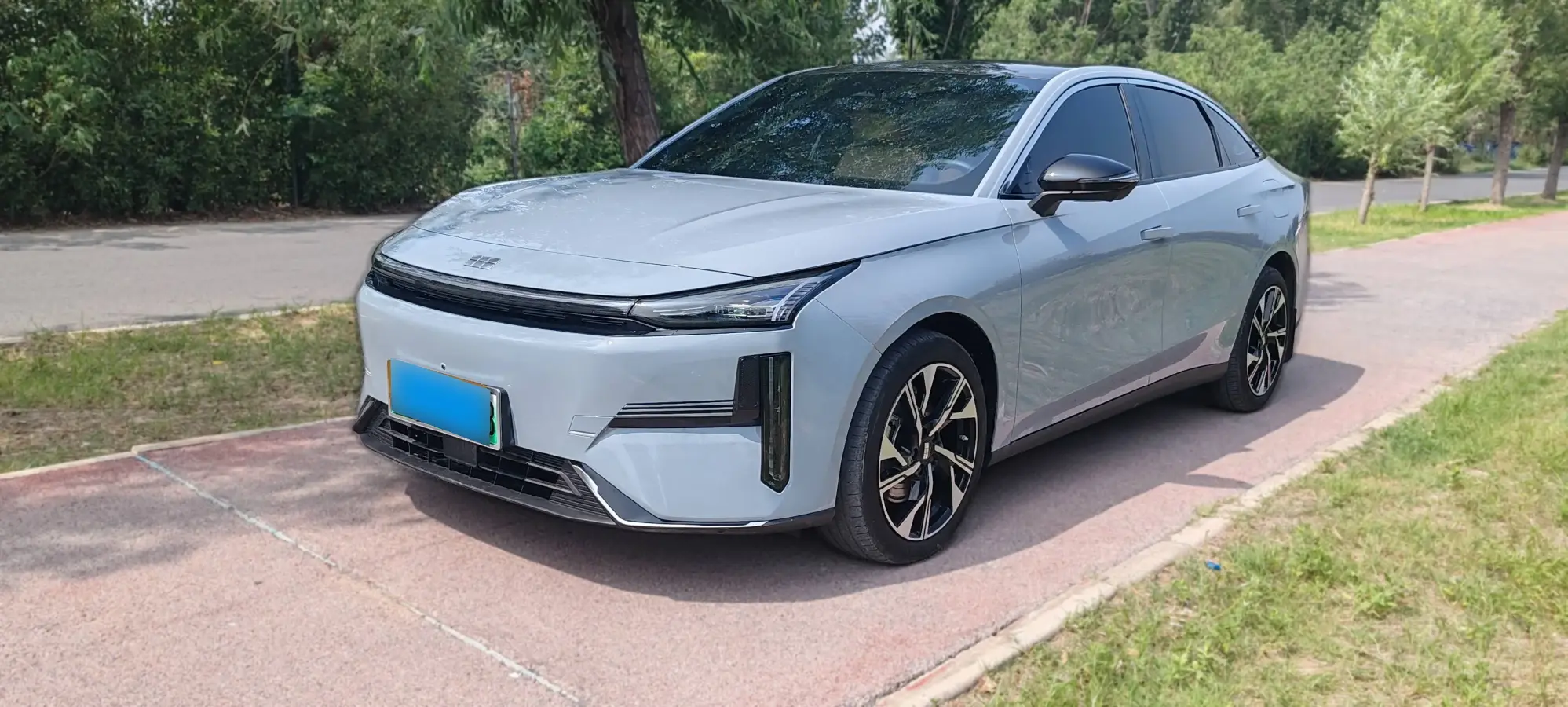 2023 Geely Galaxy L6 1.5T 163HP L4 3DHT PHEV